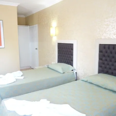 מלון Arinna Park 3*