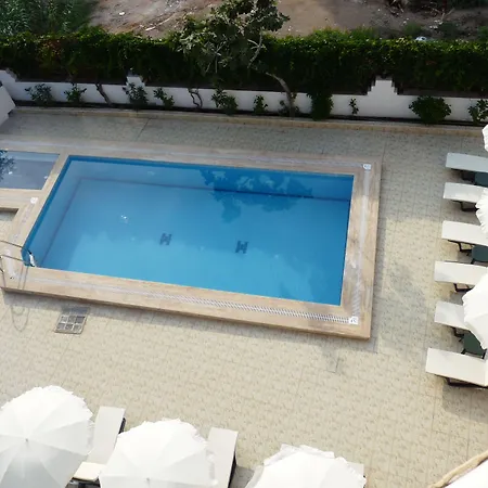 מלון Arinna Park 3*